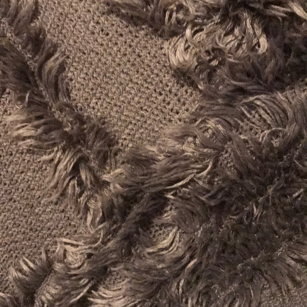 Furry poncho - Picture 3 of 3